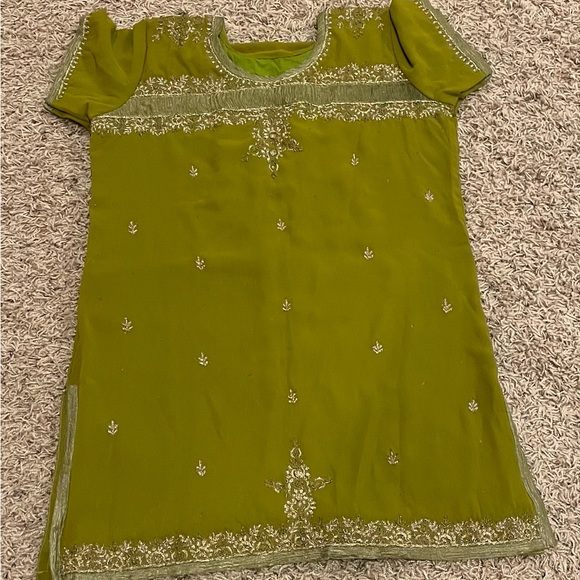 Indian pant suit with dupatta - Picture 2 of 5